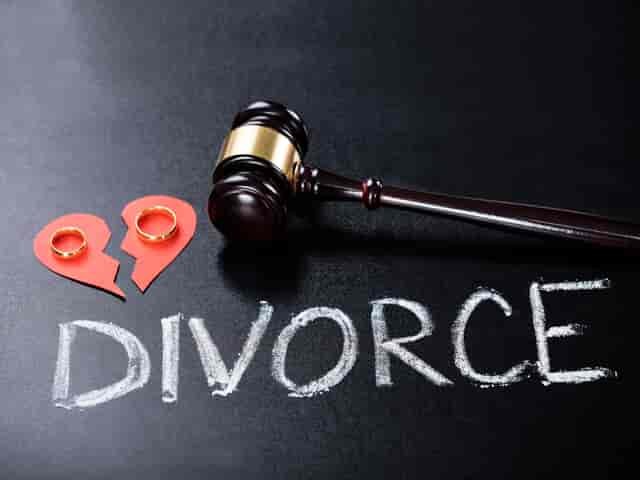 The Advantages and Disadvantages of a Sleep Divorce