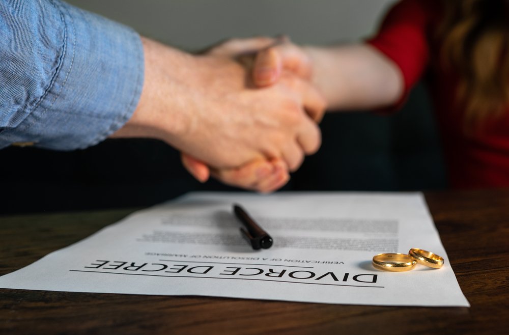 How Do I Serve Divorce Papers on My Spouse in New Jersey?